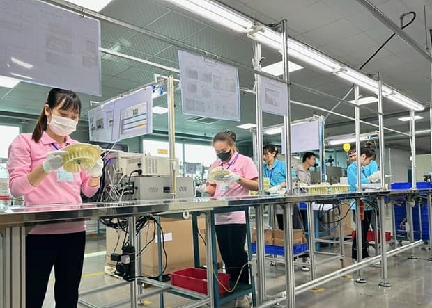 Growth engines rev up, fuelling recovery hopes