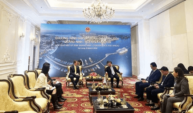 The Chairman of the People's Committee of Quang Ninh Province meets with Ambassadors, representatives of various countries, and the European Chamber of Commerce in Vietnam.