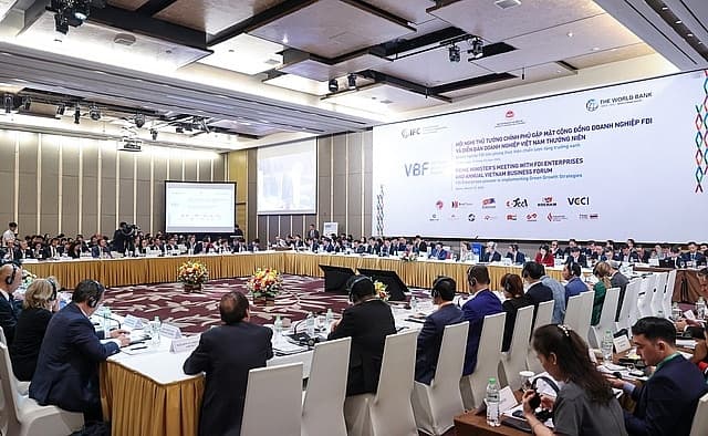 Government and enterprises outline efforts to implement green growth strategies at VBF 2024