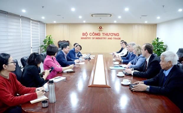 Vietnam seeks LNG collaboration with Russia’s Novatek Group