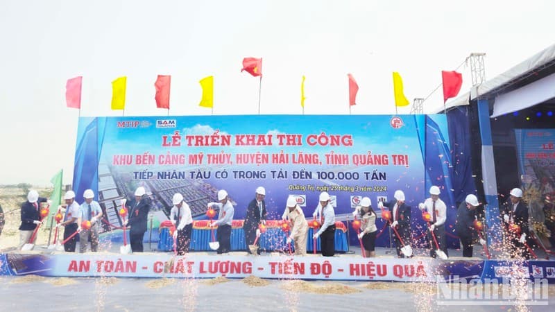 Quang Tri launches construction of My Thuy Port