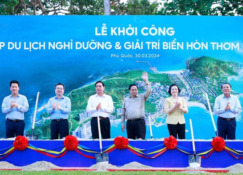 PM attends ground-breaking ceremony for Hon Thom marine entertainment complex