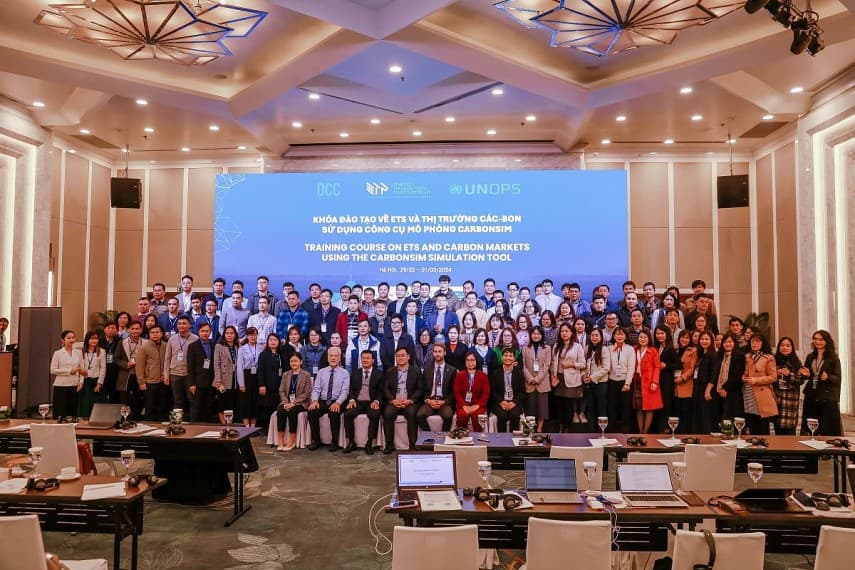 Training courses for state agencies, enterprises in carbon market