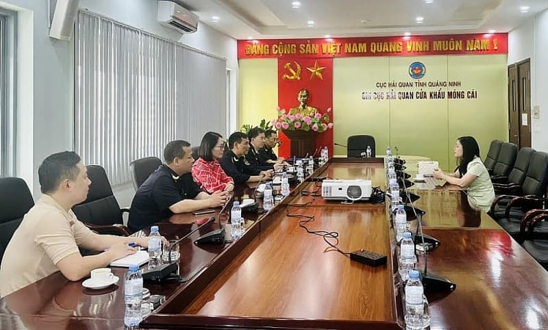 Mong Cai Customs innovates to support and accompany businesses