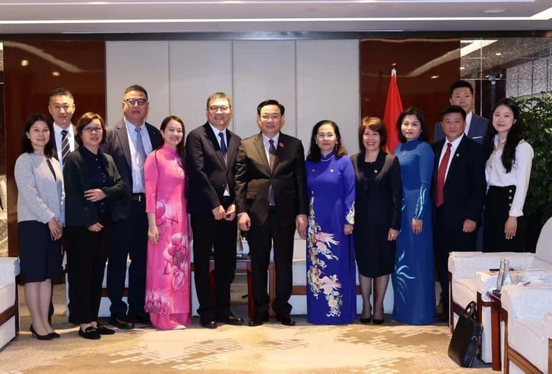 NA chairman meets with Chinese groups' executives