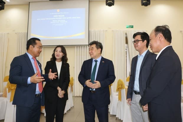 Long An held dialogue with RoK businesses to solve difficulties