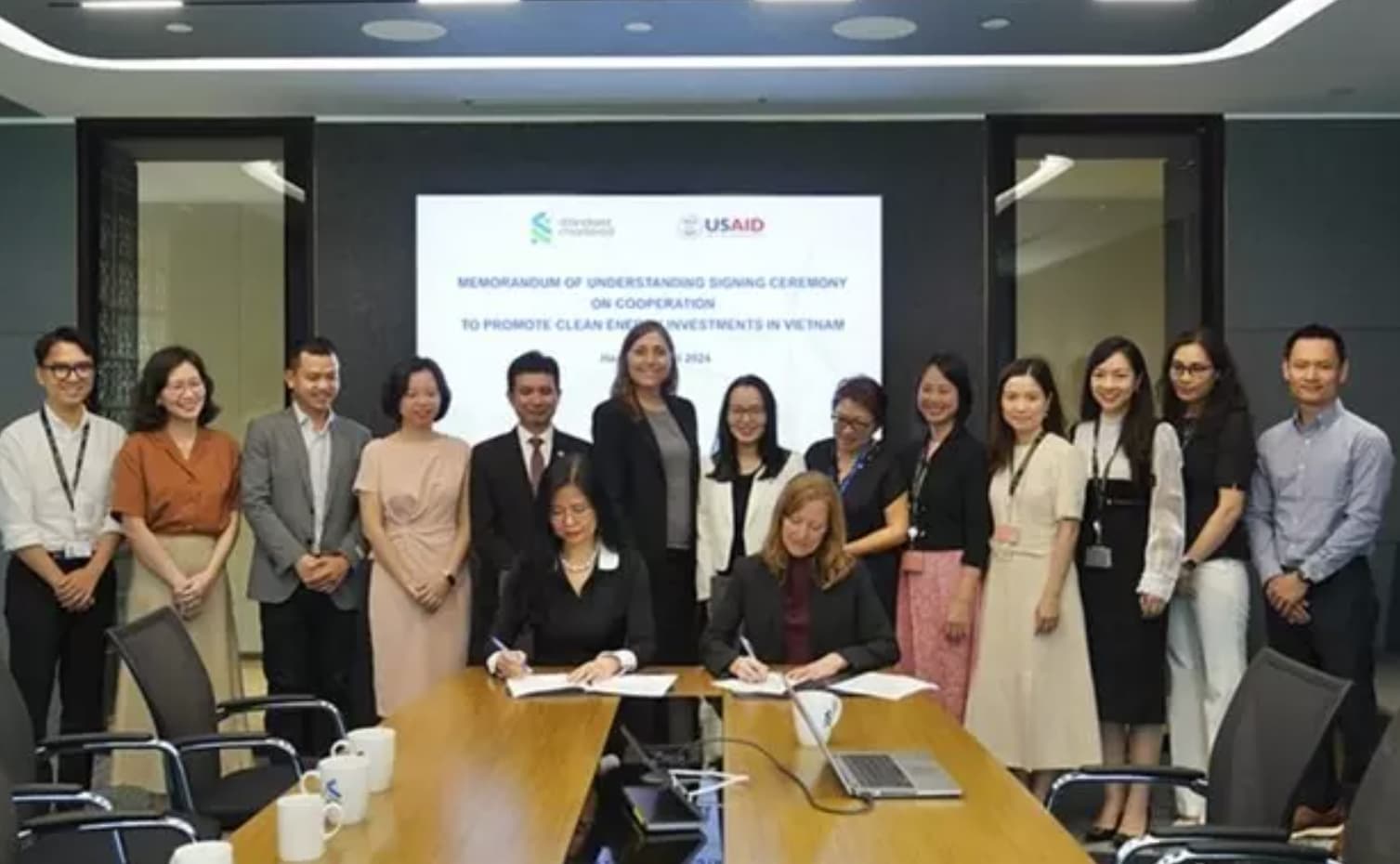 Standard Chartered, USAID sign MOU to promote clean energy investments in Vietnam