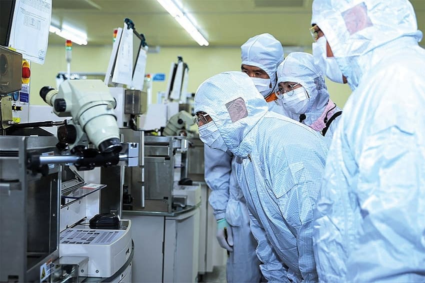 Localities on first step towards training microchip labour force