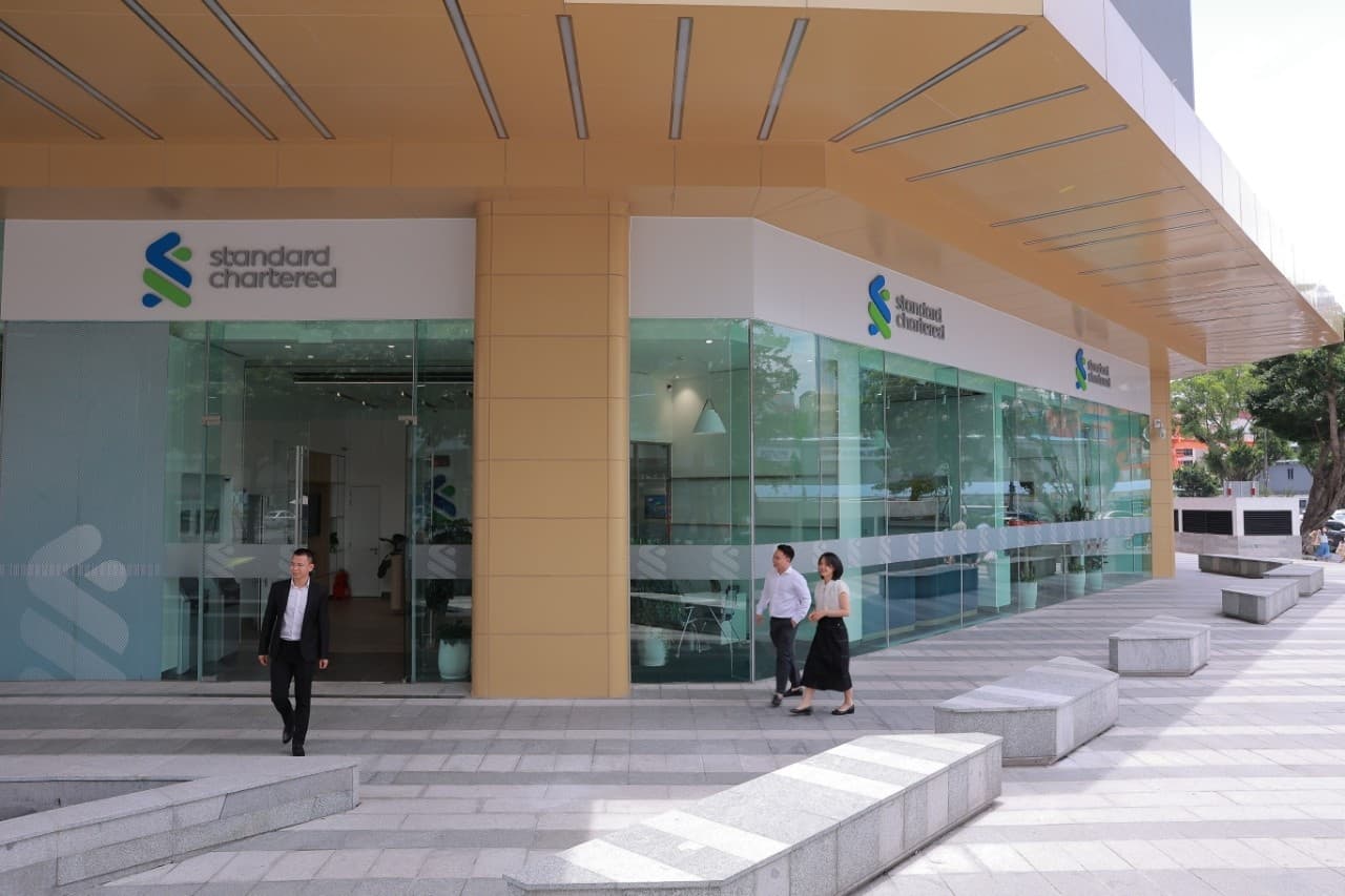Standard Chartered revises down Vietnam's 2024 GDP growth forecast to 6 per cent