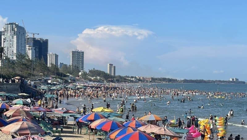 Vietnam posts 271.4 trillion VND in four-month tourism revenue