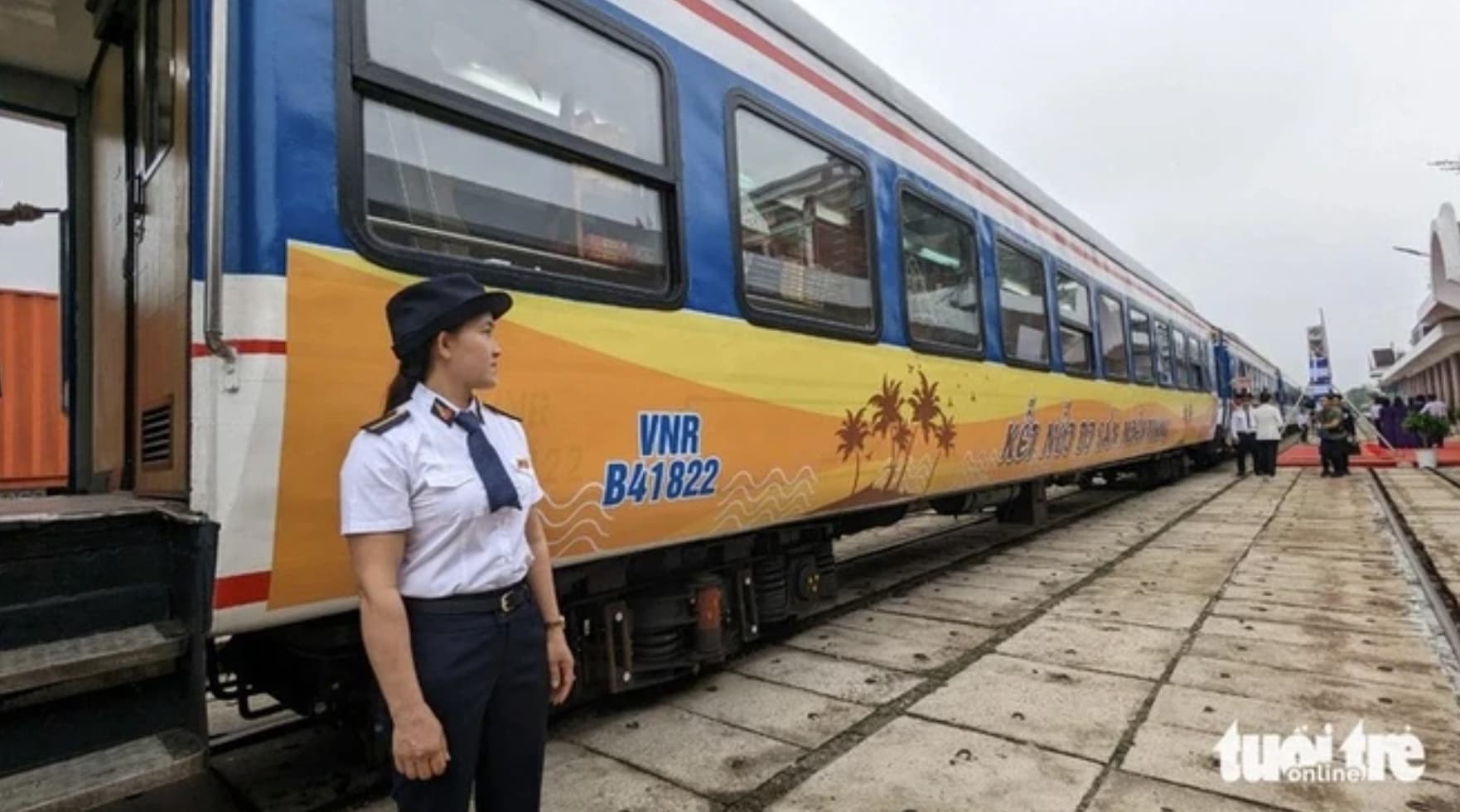 Vietnam develops railway tourism associated with “awakening” heritage