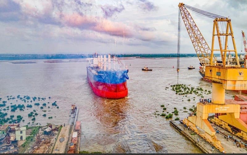 Largest made-in-Vietnam bulk carrier launched