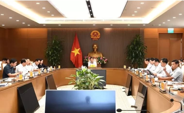 Deputy PM Le Minh Khai urges inspecting rapid advancement on gold market