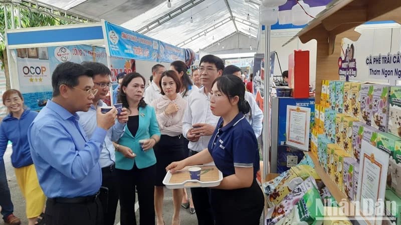 Nearly 200 booths showcase OCOP, typical agricultural products