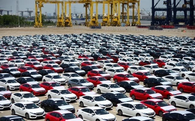 Việt Nam spends nearly $1b importing cars in the first four months of 2024