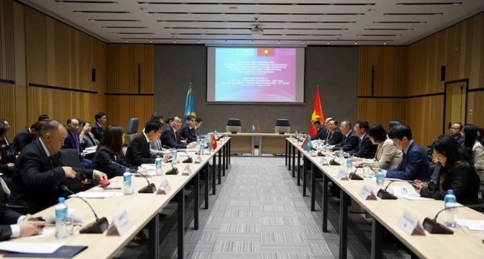 Vietnam and Kazakhstan promote economic and trade cooperation