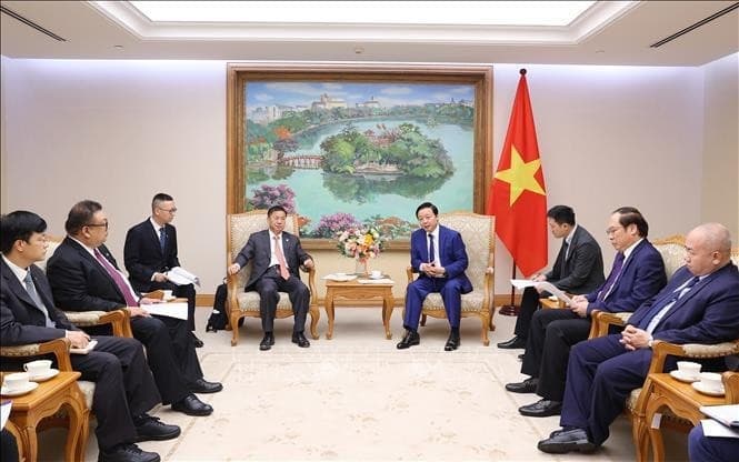 Deputy PM Tran Hong Ha receives Chairman of China Power Engineering Consulting Group (CPECC)
