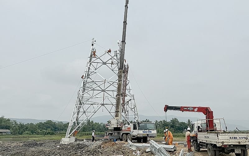EVNNPT accelerates 500kV transmission line from Quang Trach to Pho Noi