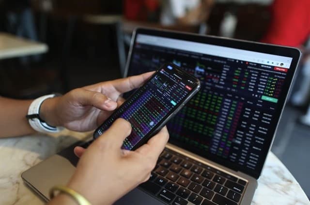 Foreign investors' net selling exceeds 2.3 billion USD since 2023