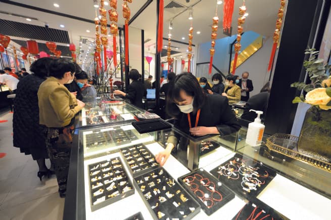 Rising Real Estate Prices Amidst Gold Market Fluctuations