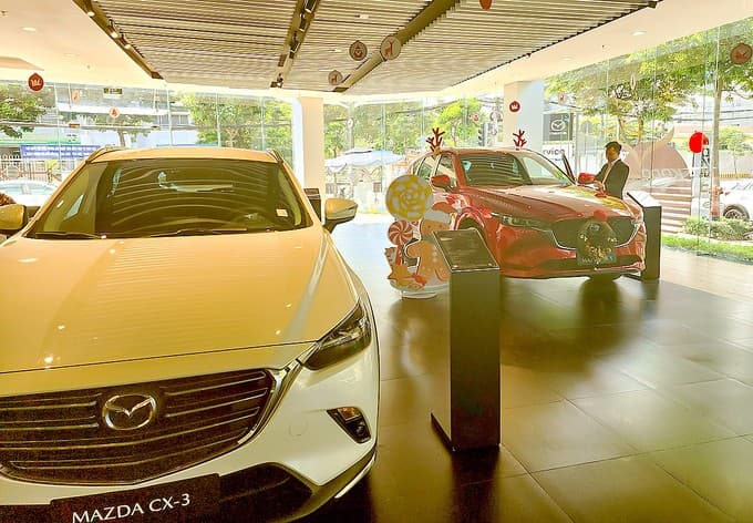 Carmakers continue to slash new car prices to stimulate demand