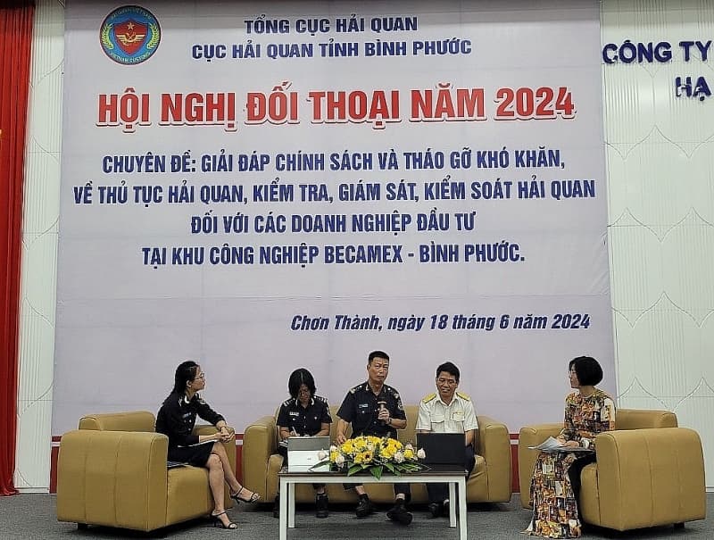 Binh Phuoc Customs: Dialogue and accompany with business to remove obstacles