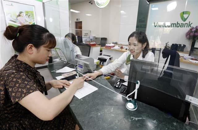 Banking stocks boost VN-Index to approach 1,270 points