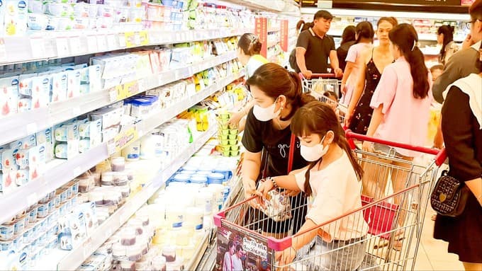 Authorities strive to curb price hikes after minimum wage increase
