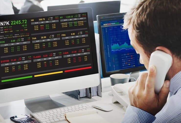 Stocks mixed, dollar rises as traders weigh Trump shooting