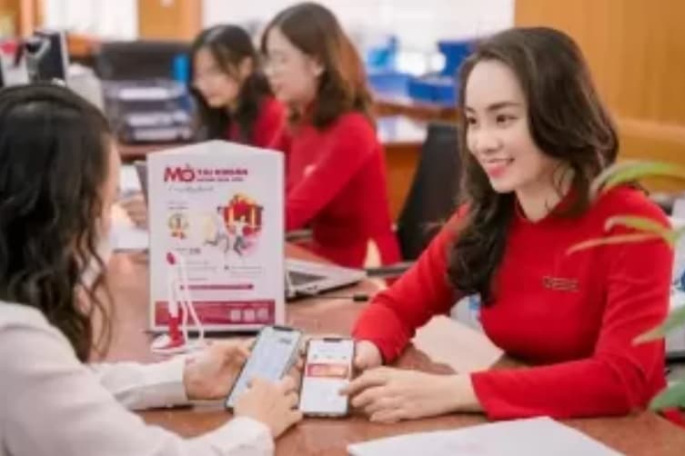 Banks pump over 18.88 billion USD into economy in June