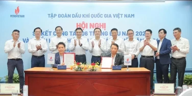 PVEP signs crude oil, gas supply deals to Dung Quat Refinery