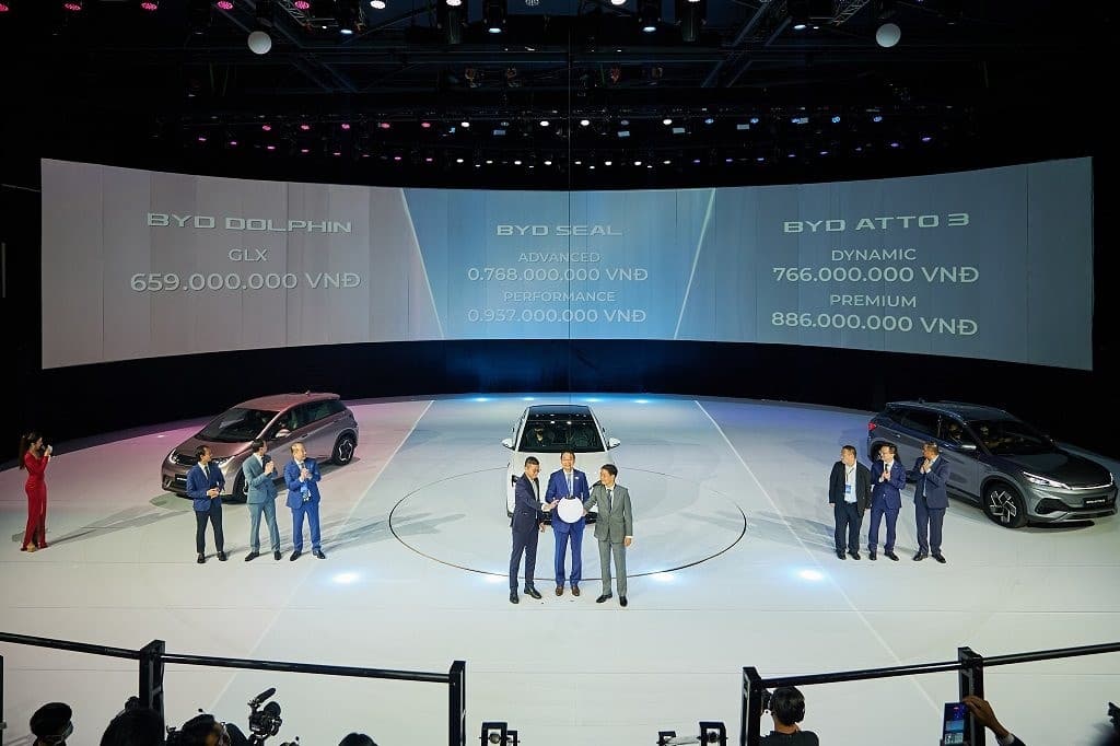 Several Vietnamese banks agree to finance EV purchases