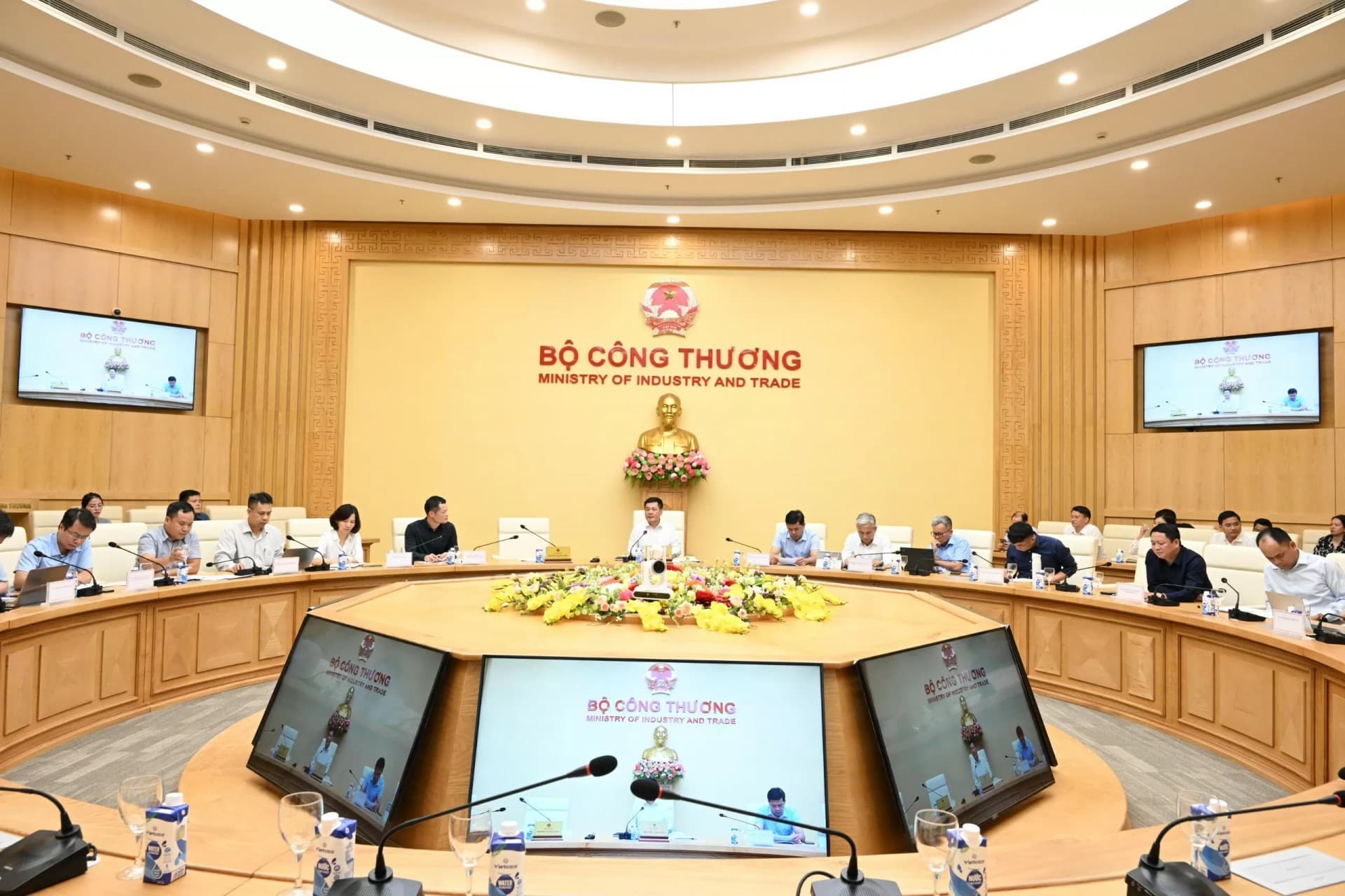 Vietnam promotes trade in coal with Laos