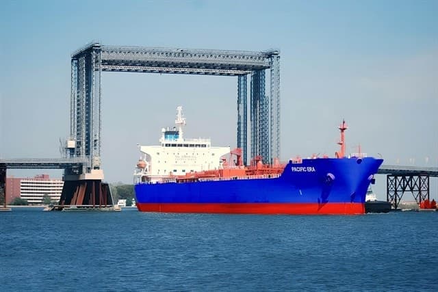Oil tanker operators report massive profits amid soaring freight rates