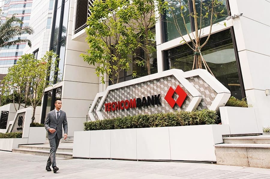 Techcombank scoops three prestigious awards by Asian Banking & Finance magazine