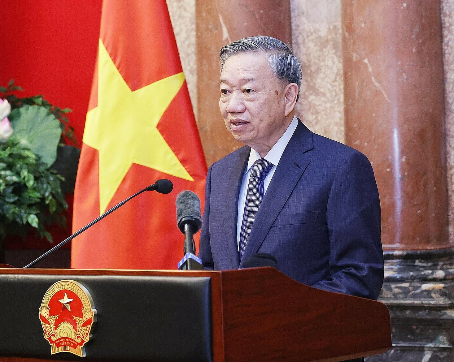 Vietnam needs strong business community: Party chief