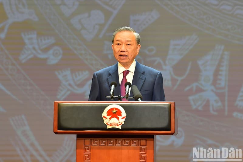 Party General Secretary, President writes about role of digital transformation