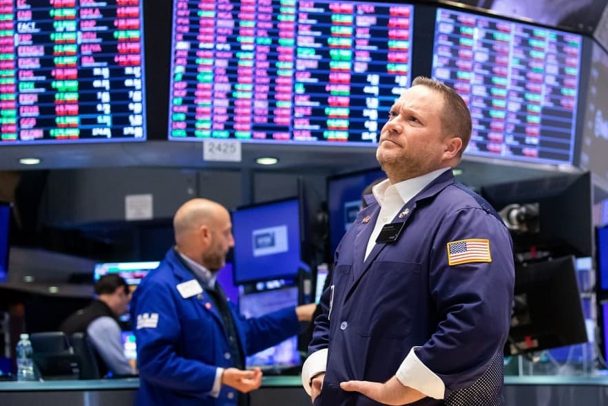 How central banks’ rate cuts impact riskier assets