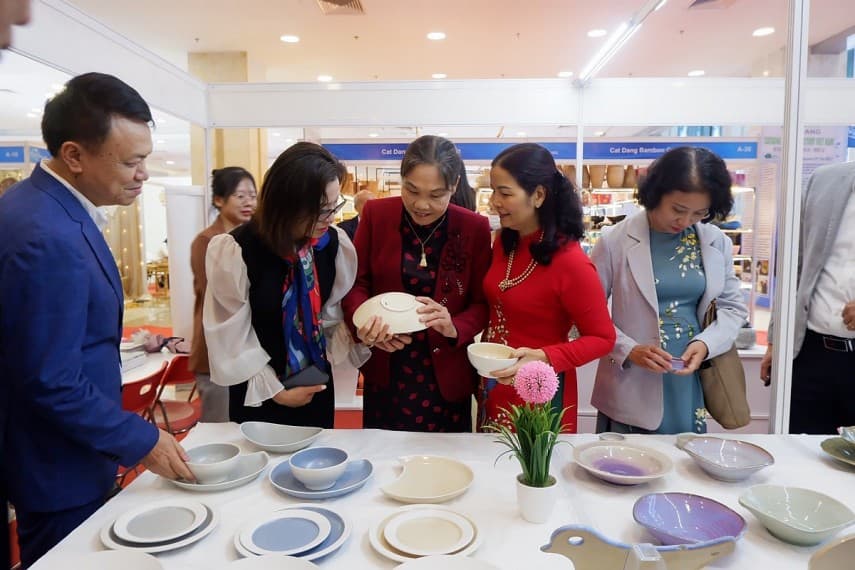 Hanoi boosts export of fine art handicrafts