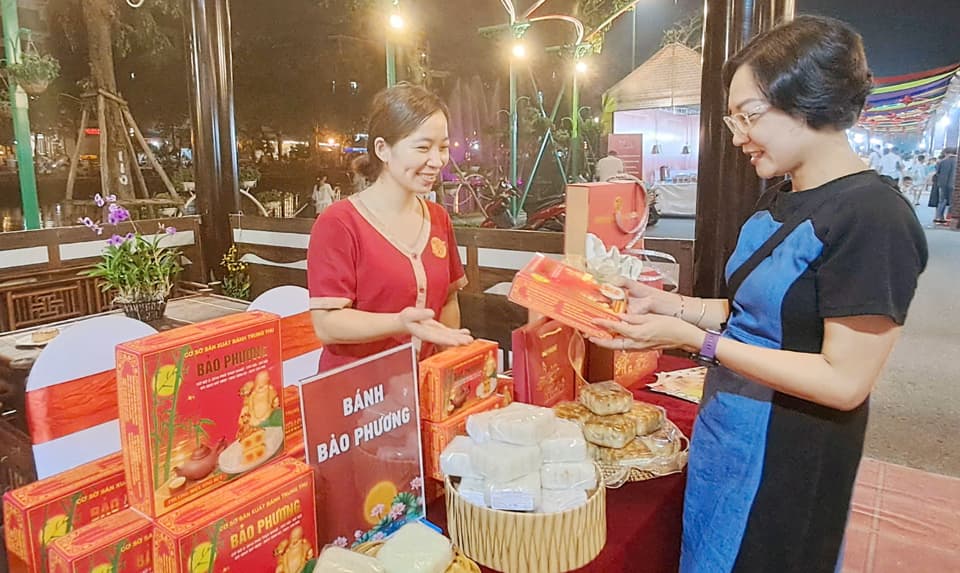 Tay Ho hosts trade promotion and cultural festival