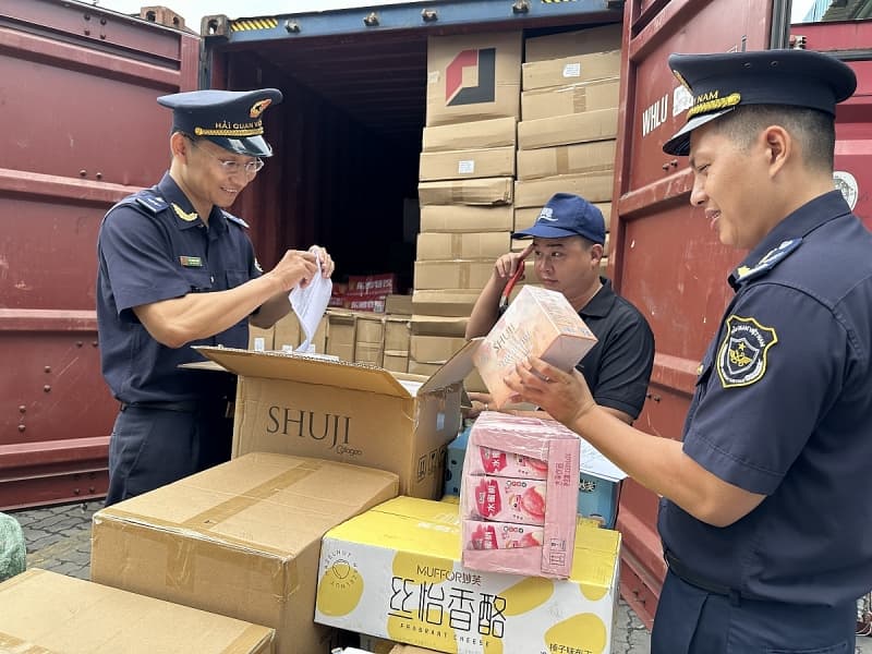 Ho Chi Minh City Customs: Focusing on solutions to collect state budget in the last months of the year