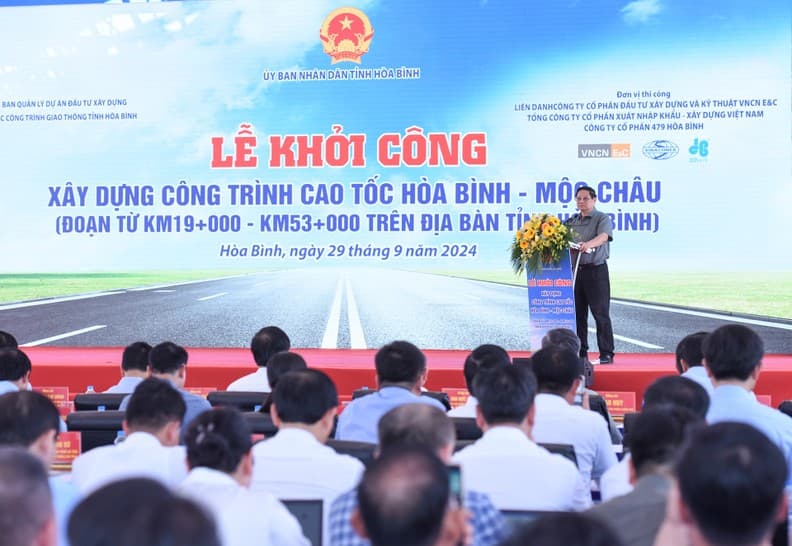 In pictures: PM Pham Minh Chinh attends ground-breaking ceremony for Hoa Binh-Moc Chau Expressway