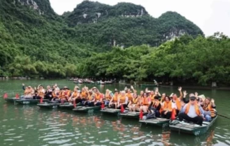 Vietnam welcomes over 12.7 million foreign tourists in nine months