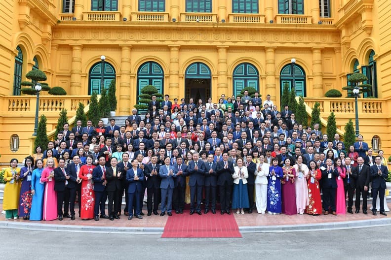 In pictures: Top leader meets with outstanding entrepreneurs