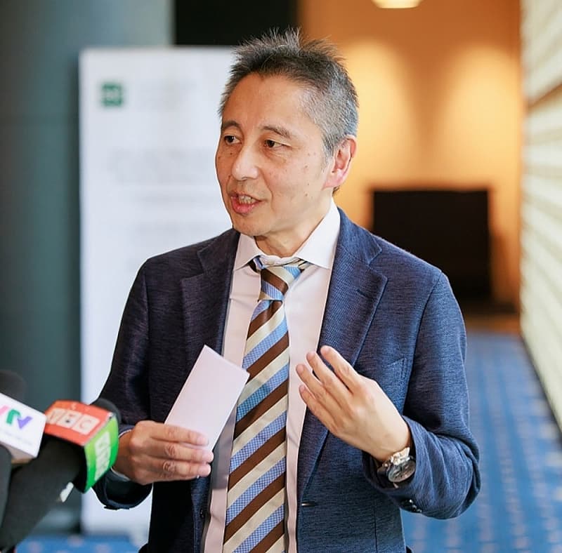 Diversify and innovate securities products to attract foreign investors