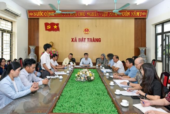 World Crafts Council Visiting Bát Tràng Pottery Village