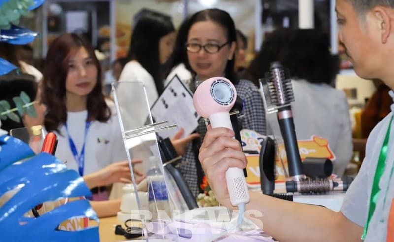 Int'l electronics, smart appliances expo opens in Hanoi