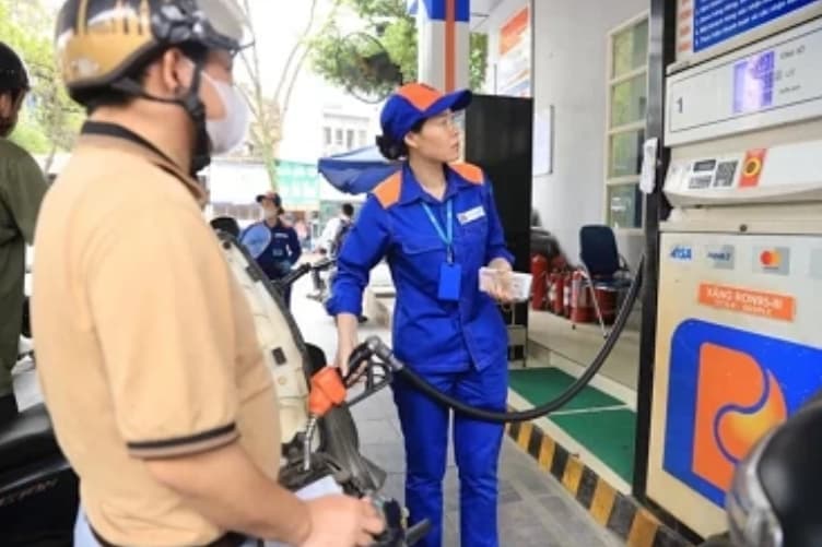 Petrol prices down, oil prices up in latest adjustment by ministries: MOIT and MOF
