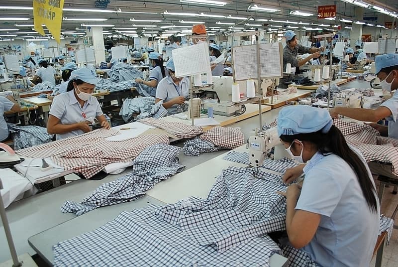 Sharing responsibility for ensuring security and safety of the supply chain