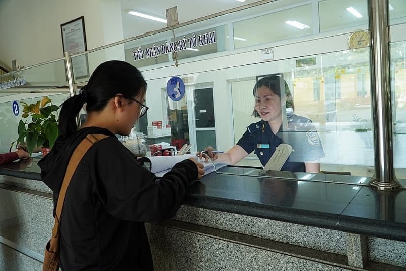 Director of Dong Nai Customs engages monthly with enterprises
